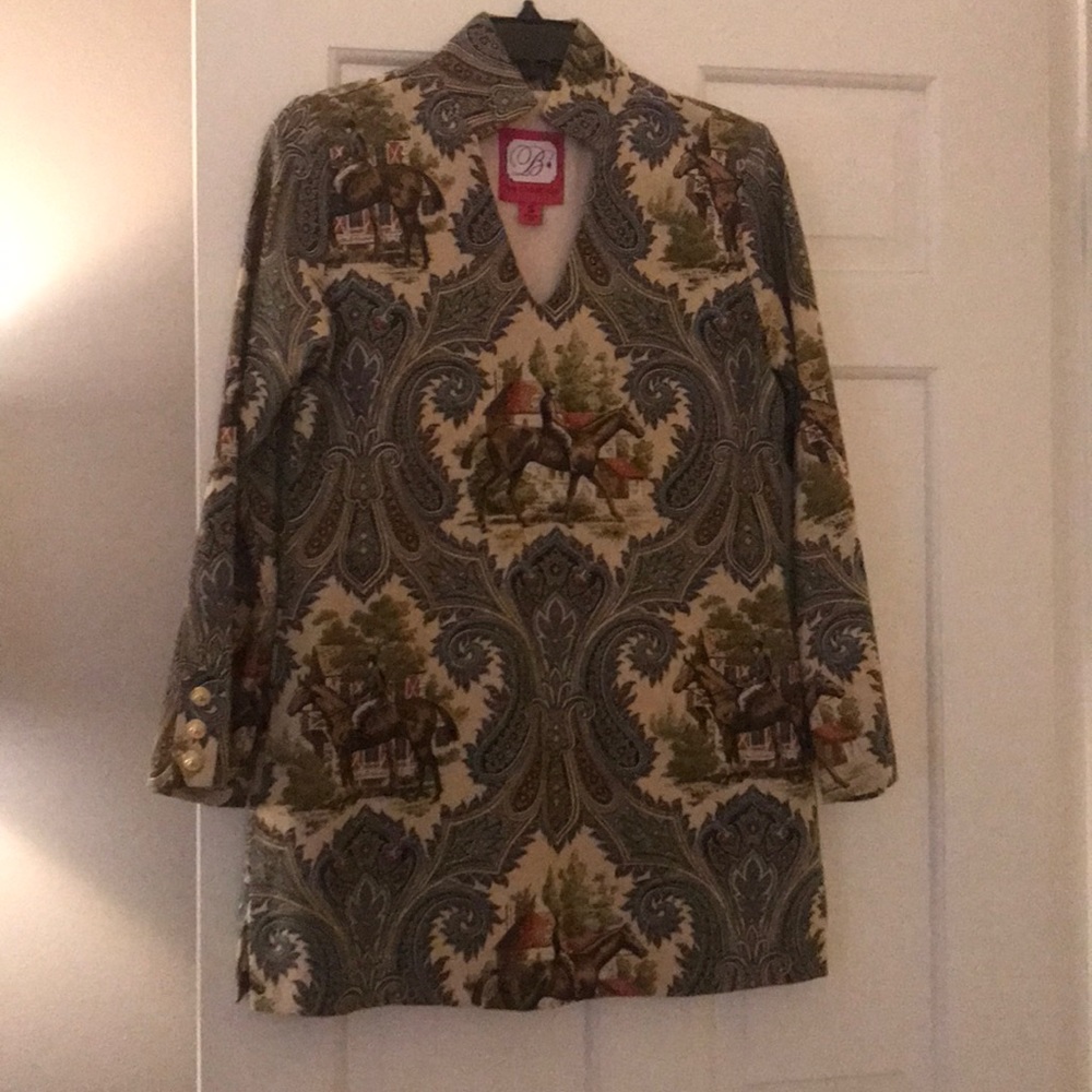 Beautiful tunic with horse detail